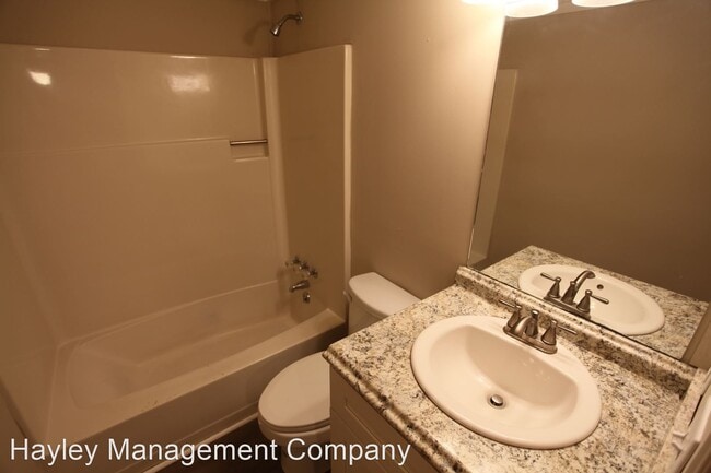 Building Photo - 605 Edmon Ave