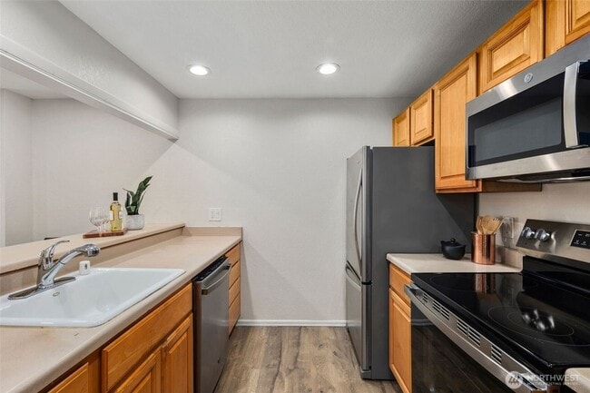 Building Photo - Resort Living at home!