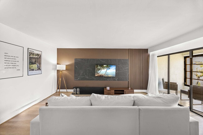 Building Photo - 3625 Boca Ciega Dr