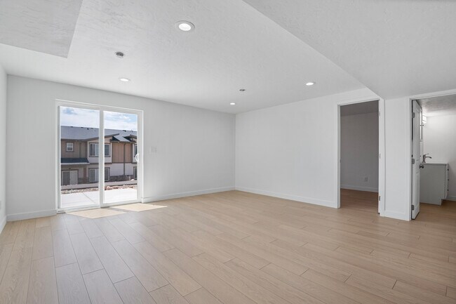 Building Photo - 2389 Wildwood Ln