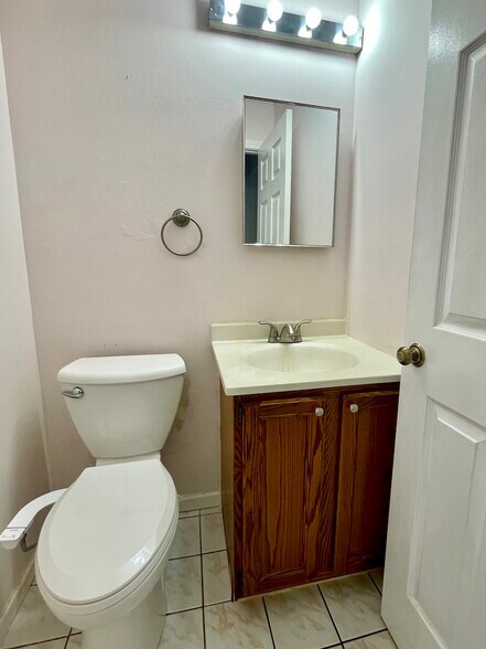 Building Photo - 2670 College Hill Cir