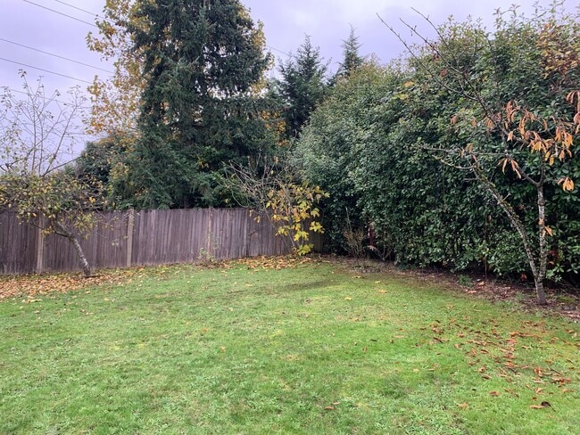 Building Photo - Beautiful 4BR Home | Cul-de-Sac Setting | Prime Bellevue Location