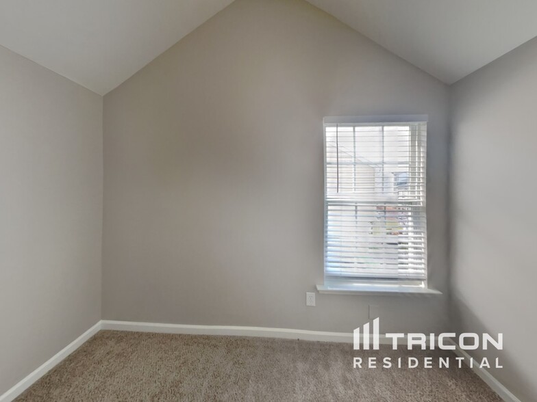 Building Photo - 2531 Cres Forest Dr