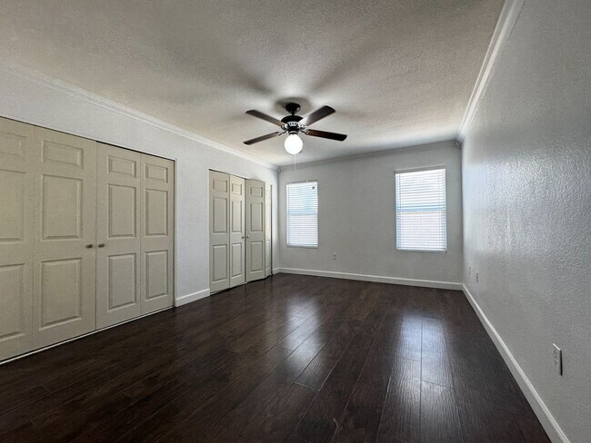 Building Photo - 3 BEDROOM WITH FIREPLACE AND LVP PLANK FLO...