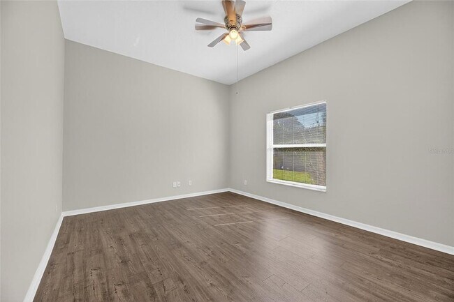 Building Photo - 172 Lake Shore Dr W