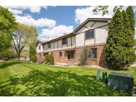 Private & Quiet, new roof and windows! - 1411 10th Ave E