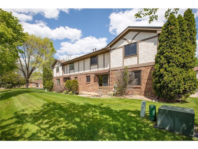 Beautiful Front Lawn - 1411 10th Ave E