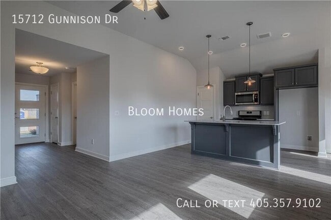 Building Photo - 15712 Gunnison Dr