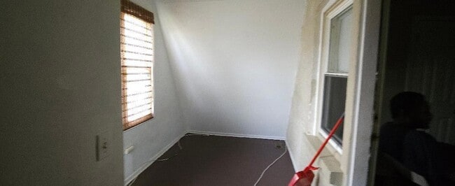 Building Photo - 548 E 89th St