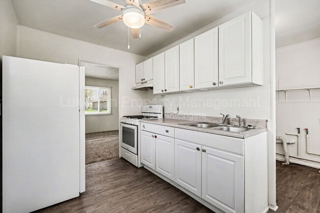 Building Photo - 2321 Hazel Ave