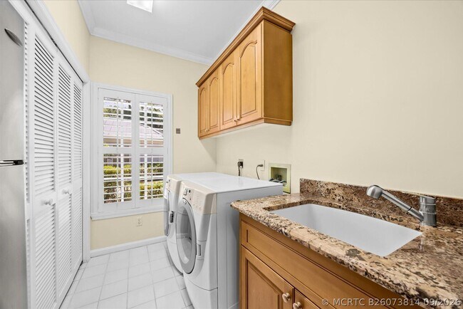 Building Photo - 7362 Pine Creek Way
