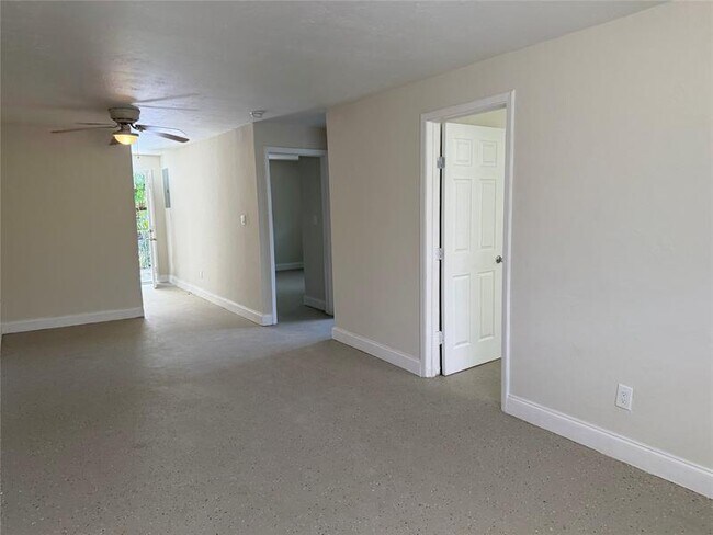 Building Photo - 2830 NW 15th Ct