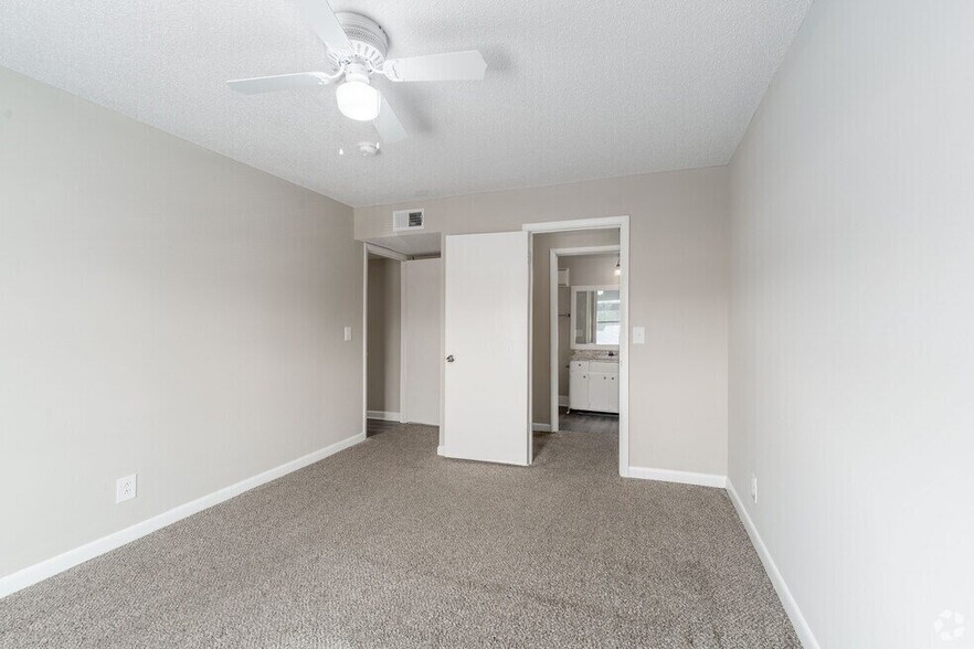 Building Photo - 4601 Packard Dr