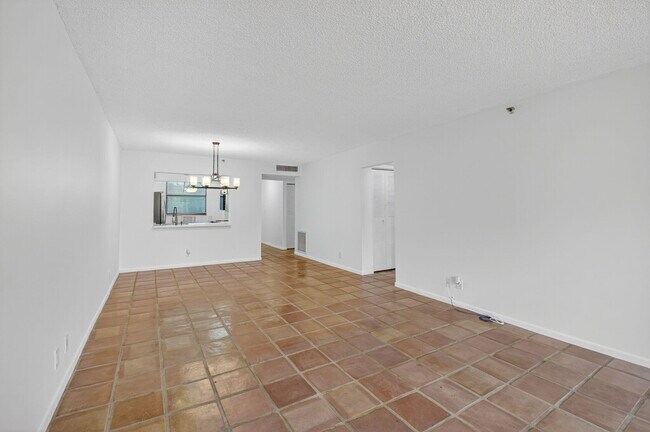 Building Photo - 1850 Homewood Blvd