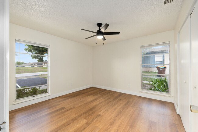 Building Photo - 3025 SE 55th Ave
