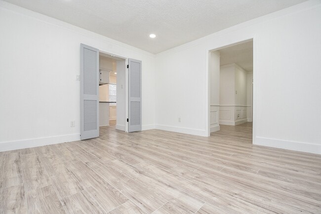 Building Photo - 15814 Winding Moss Dr