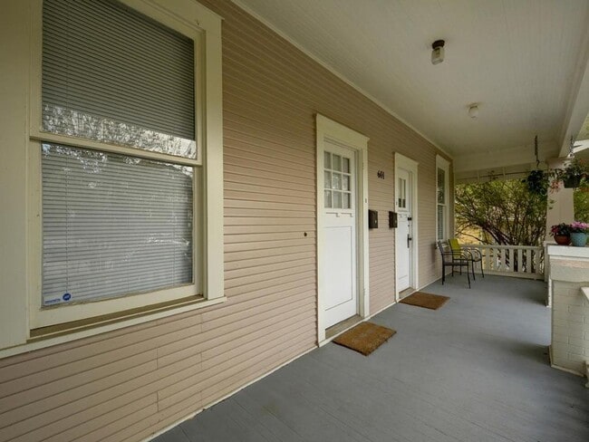 Building Photo - 601 Bellevue Pl