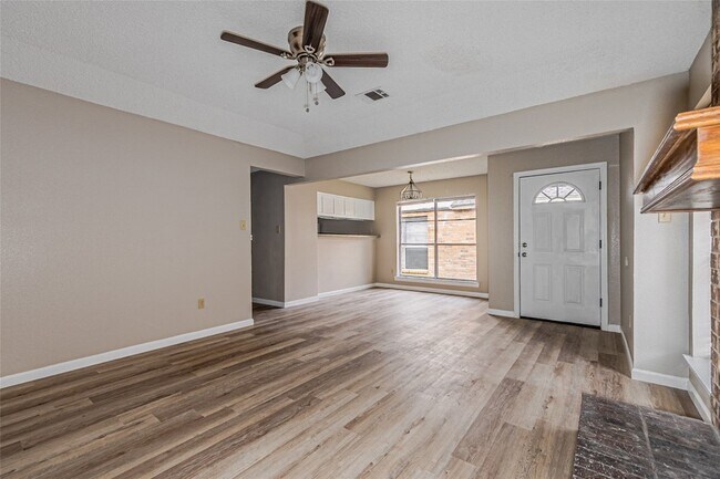 Building Photo - 2324 Summer Pl Dr