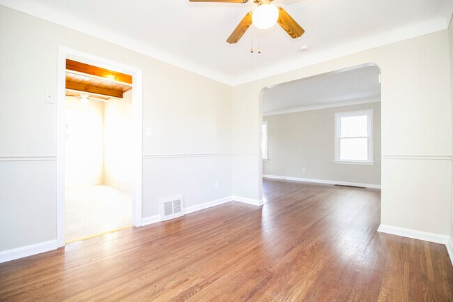 Building Photo - 4353 Lyman Ave