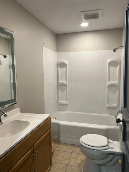 Building Photo - 2801 Lascassas Pike