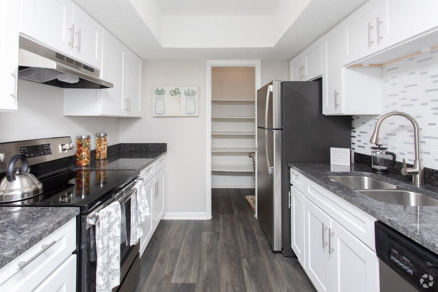 2BR, 2BA - 1185SF - Springdale Glen