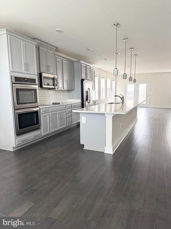 Building Photo - 44858 Tiverton Sq