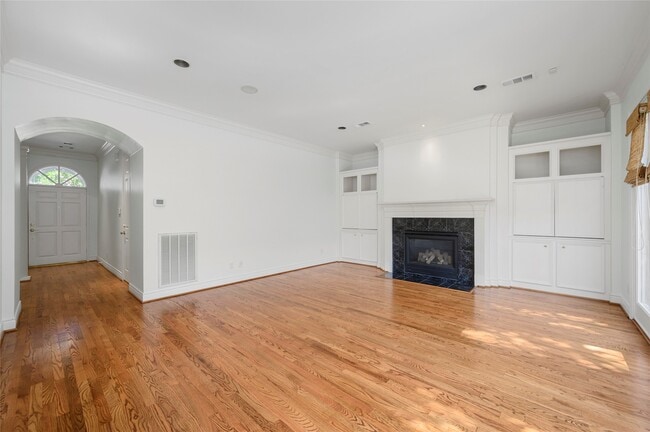 Building Photo - 4106 N Blvd Park