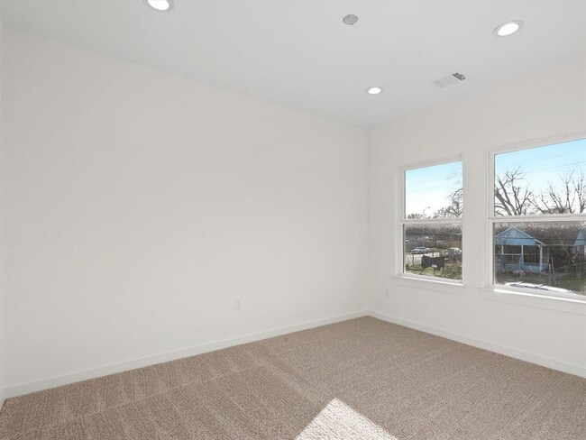 Building Photo - 5704 Elysian St