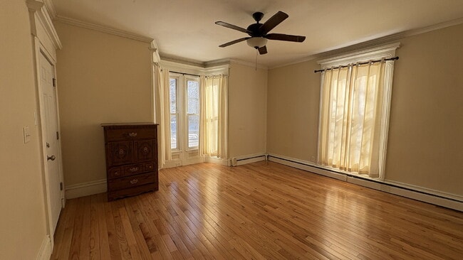 Building Photo - Spacious 2 Bed, 1 Bath Apartment – Portland – $2,199/month