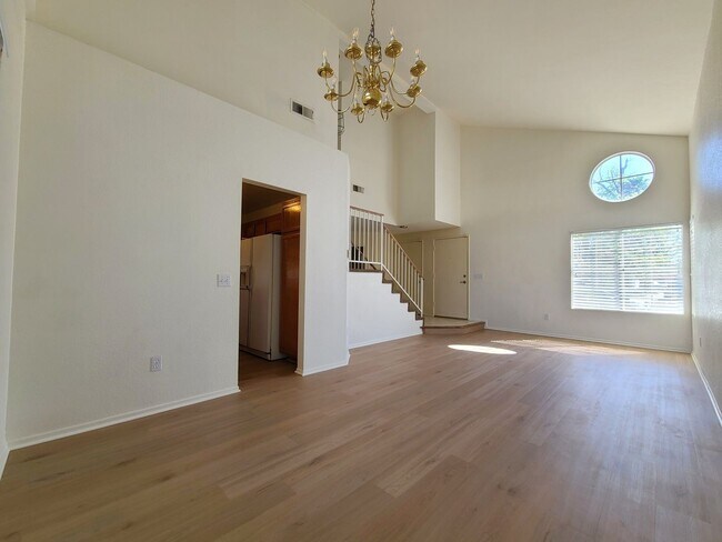 Building Photo - Two-Story 4-Bedroom Home in San Bernardino!