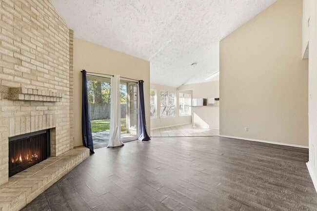 Building Photo - 16235 Cutten Rd