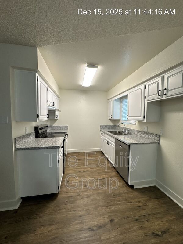 Building Photo - 809 Monarch Cir