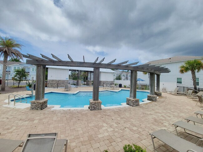 Building Photo - 7664 Shadow Lake Dr