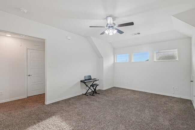 Building Photo - 1025 Indigo Ln