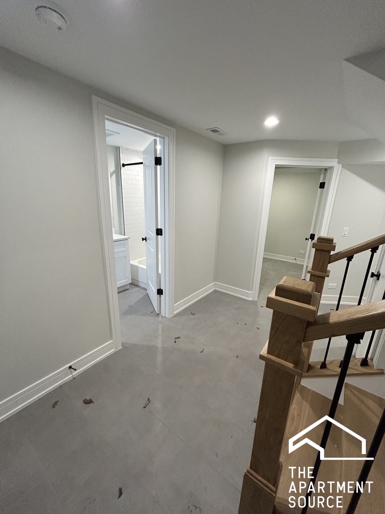 Building Photo - 858 N Paulina St