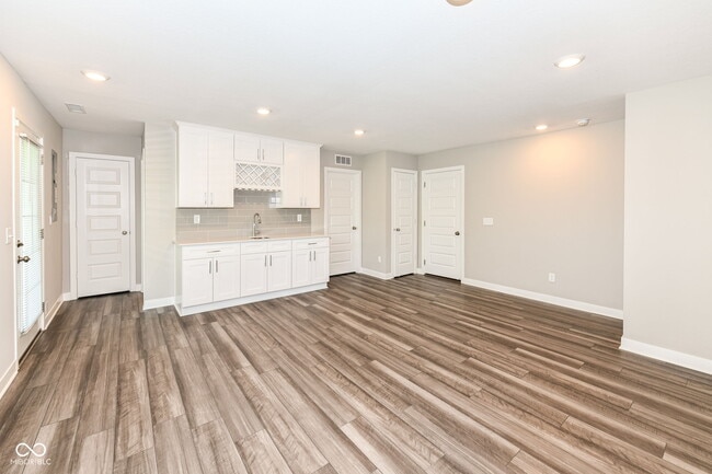 Building Photo - 6898 Sunstone Pl