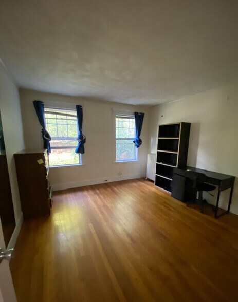 Building Photo - 36 Manet Rd