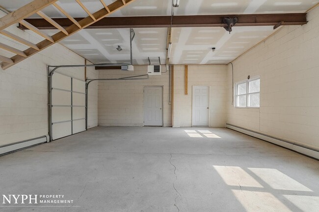 Building Photo - 5113 Cedarvale Rd