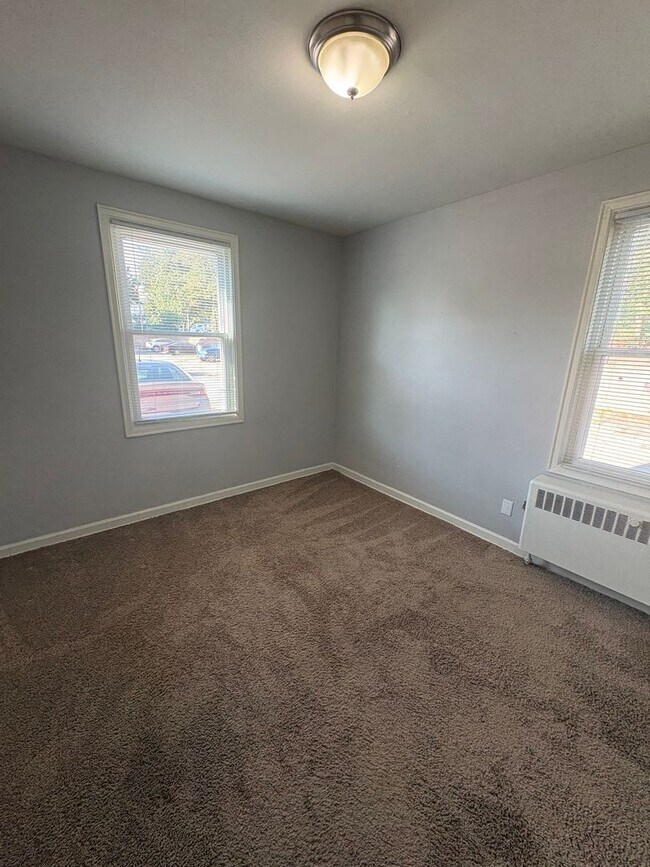 Building Photo - 317 N 31st Ave