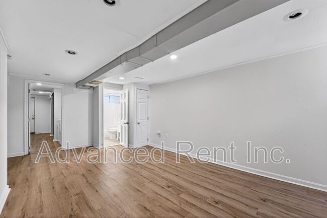 Building Photo - 611 Grundy St