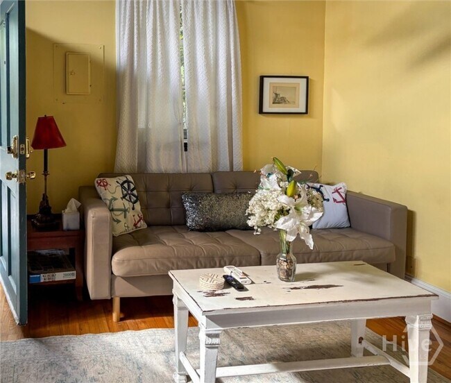 Building Photo - 526 E Charlton St