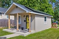 Building Photo - 325 W Evergreen Ave