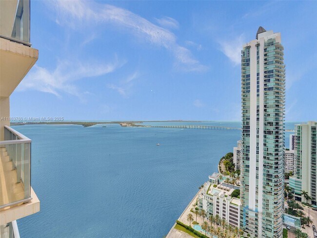 Building Photo - 1155 Brickell Bay Dr