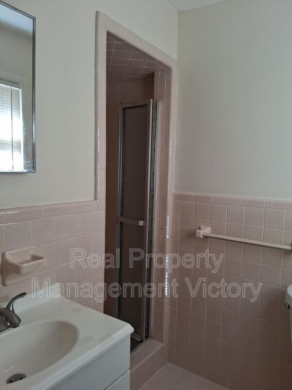 Building Photo - 817 Lane Cir