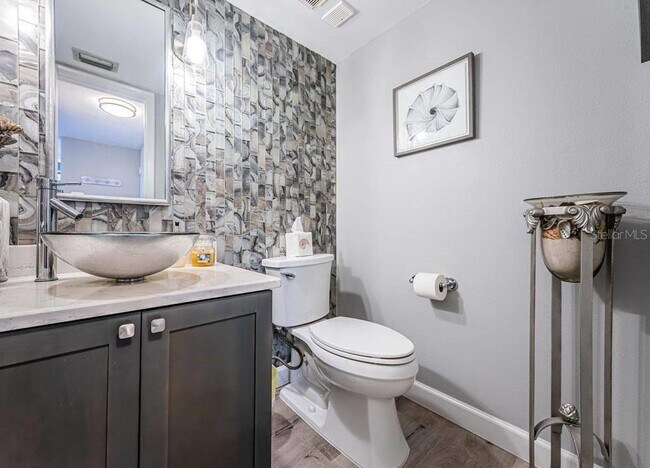 Building Photo - 6295 Bahia Del Mar Cir