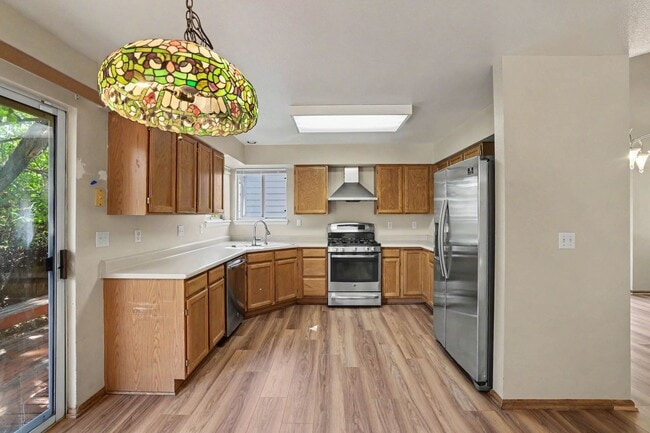 Building Photo - Spacious 5 Bedroom Home with Fenced Yard & 2 Car Garage