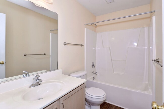 Building Photo - Spacious Home in York County
