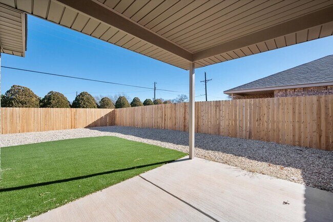 Building Photo - Now Pre-Leasing and a 55' TV -New 3/2/2 in Willowbend