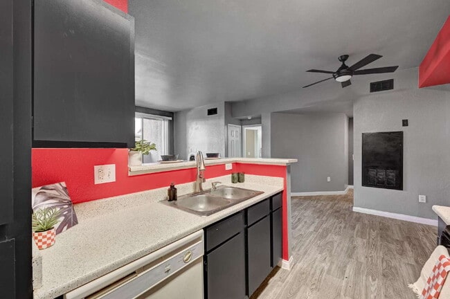 Building Photo - Ground Floor 2BD/2BA Condo in Gated Hender...