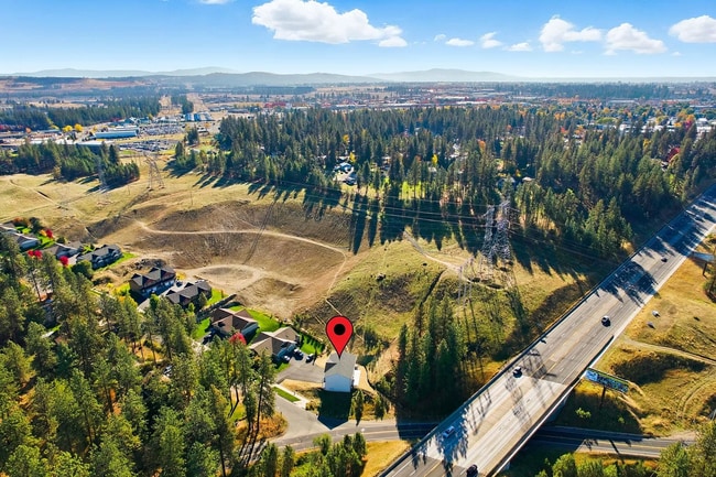 Building Photo - Stylish New Duplex with Scenic Surroundings